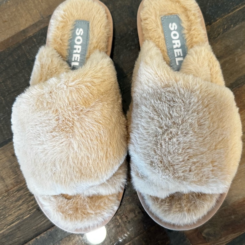 Sorel Tan Plush Slippers Cozy Indoor Comfort NEW